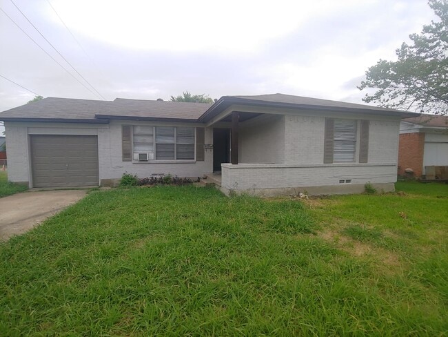 Building Photo - 3537 Hilton Dr Rental