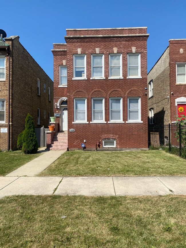 1628 N McVicker Ave Unit 1