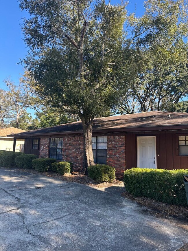 Photo - 2 Bedroom 1 Bath Duplex Just off Mission Rd.