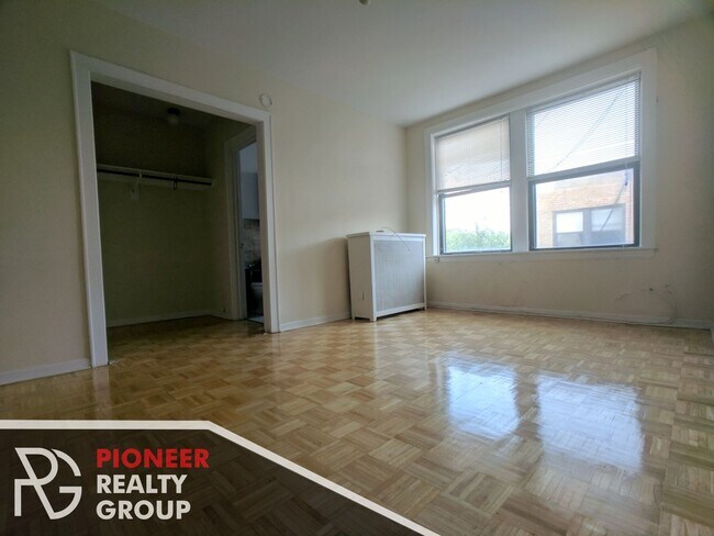 Photo - 739 W Belmont Ave