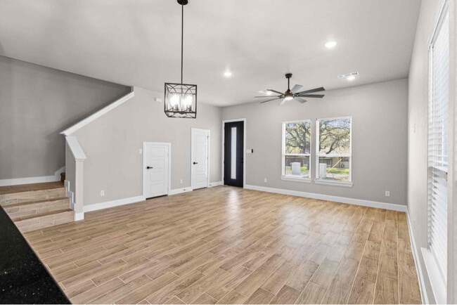 Photo - 130 W 5th St