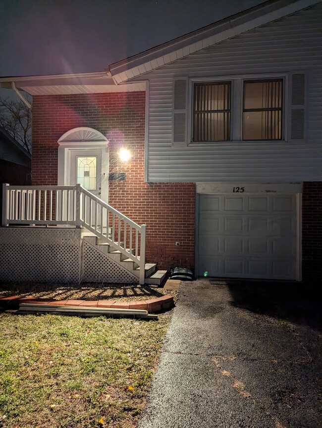 Photo - 125 S Springinsguth Rd Townhome