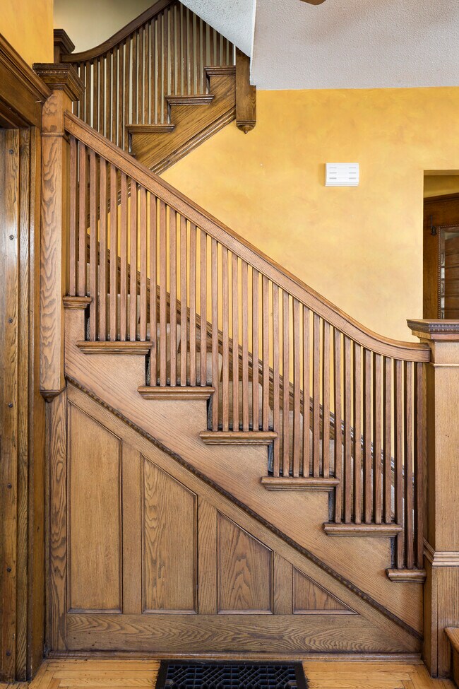 Photo - 3225 Hennepin Ave