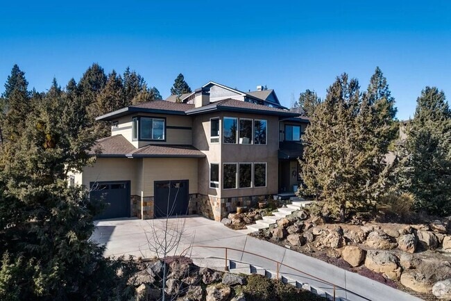 Building Photo - Gorgeous 4 Bedroom Home on Awbrey Butte!