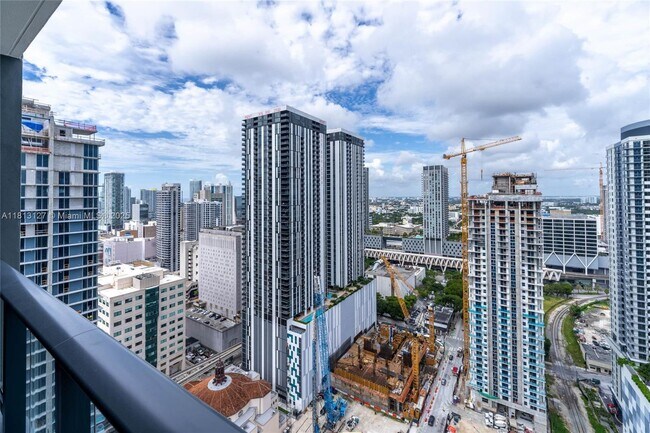 Photo - 159 NE 6th St Unidad 3004 Rental