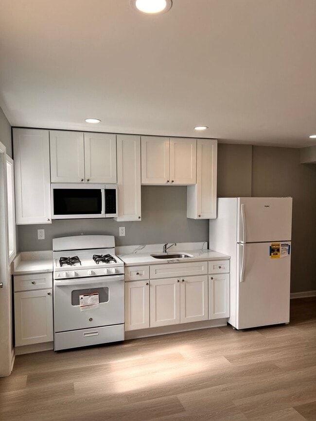 Photo - ** 3 BEDROOM TOWNHOME AVAILABLE**