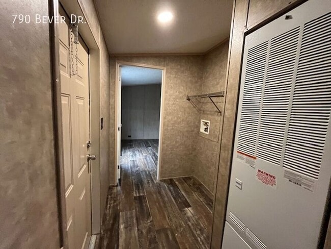 Photo - 790 N Bever Dr