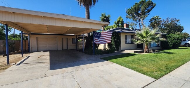 Photo - Large 3/3 Single-Family Home With Giant Yard
