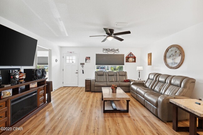 Photo - 526 Camellia Ave