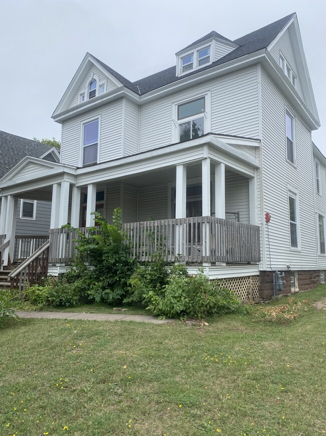 Photo - 1427 E 1st St Apartments Unit 3