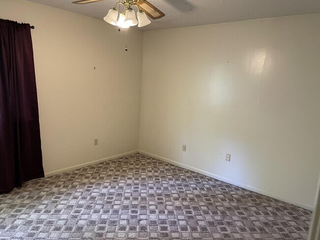 Photo - 126 N Meyers Dr