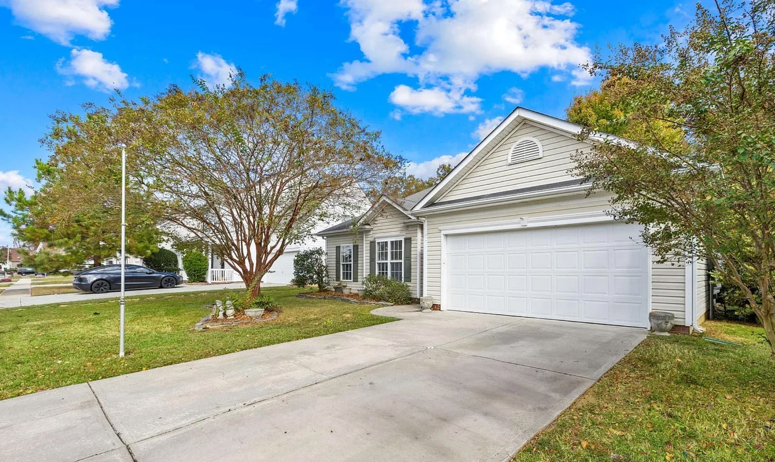 Photo - 6200 Trevor Simpson Dr