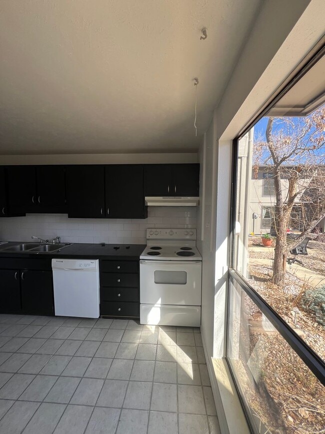 Photo - Sunny 2 bed, 1 bath South Boulder Townhome - Available June 5th!