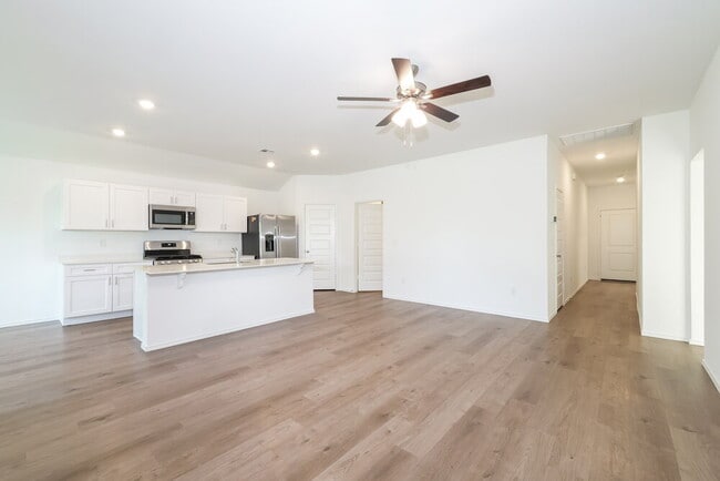 Photo - 5832 Norway Spruce St