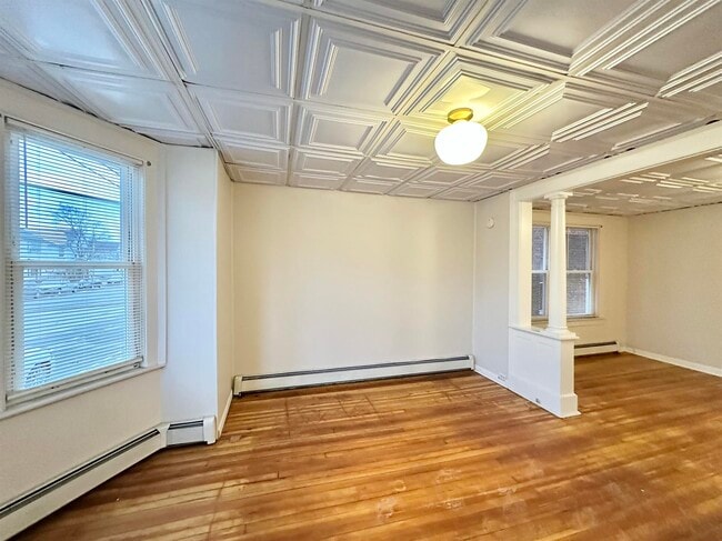 Building Photo - 104 3rd Ave Unit #1