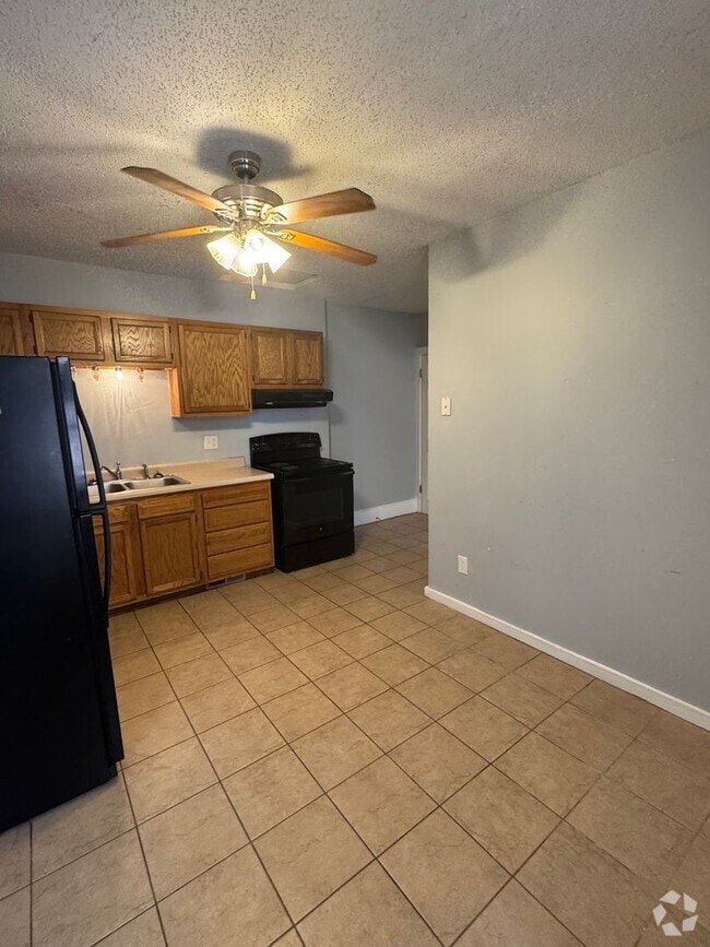Building Photo - 251 W 17th St Unit 251 1/2 W 17th St Rental