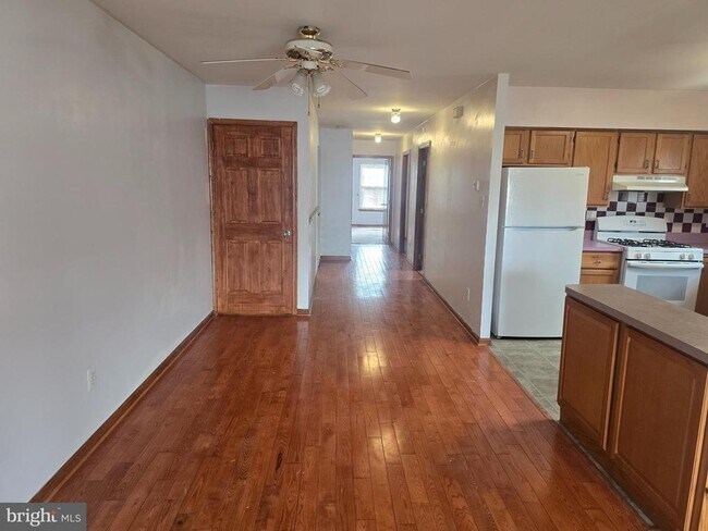 Photo - 524 Longshore Ave