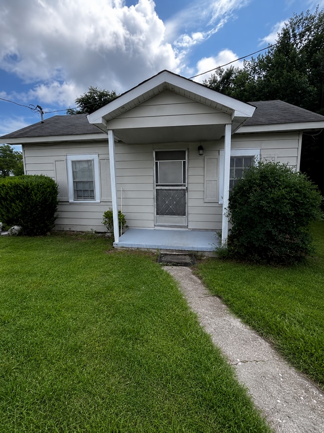 Building Photo - Charming 1 Bed, 1 Bath Home!