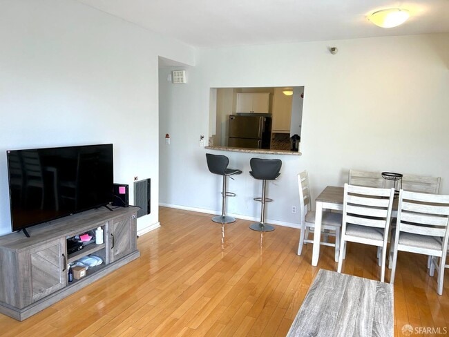 Photo - 1 Daniel Burnham Ct