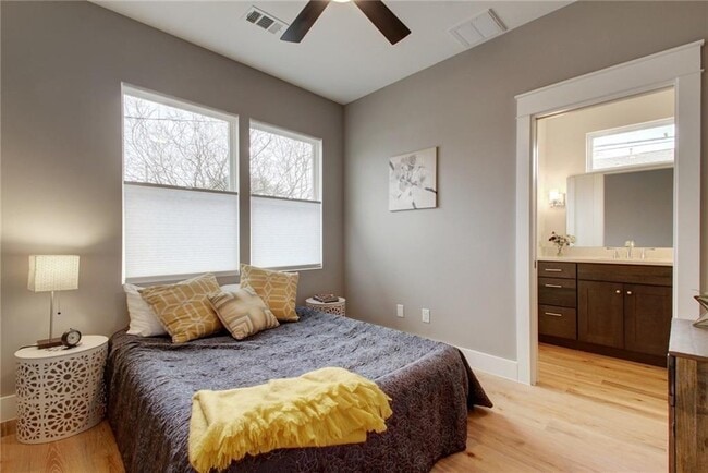 Photo - 508 E 55th St