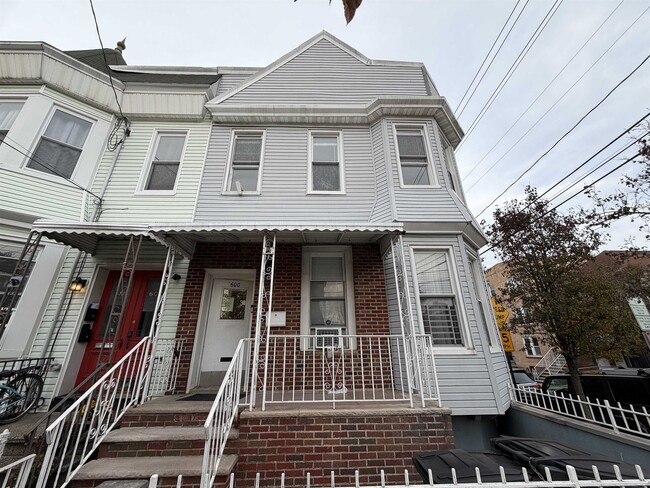 Building Photo - 600 17th St