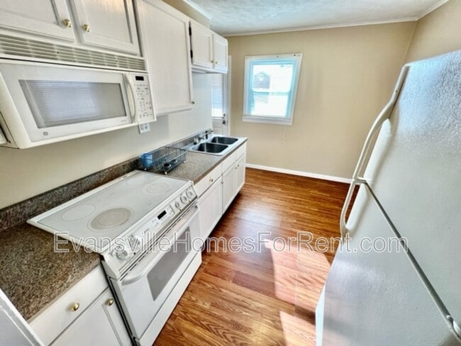 Photo - 1525 Waggoner Ave