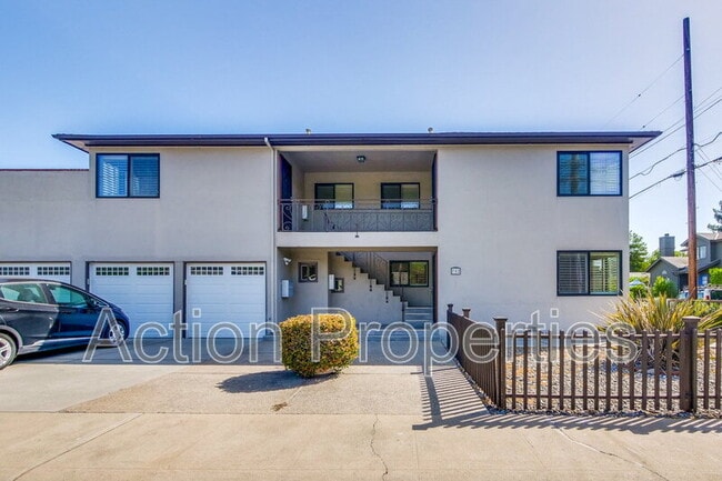 Building Photo - 702 Fremont St Unit #1
