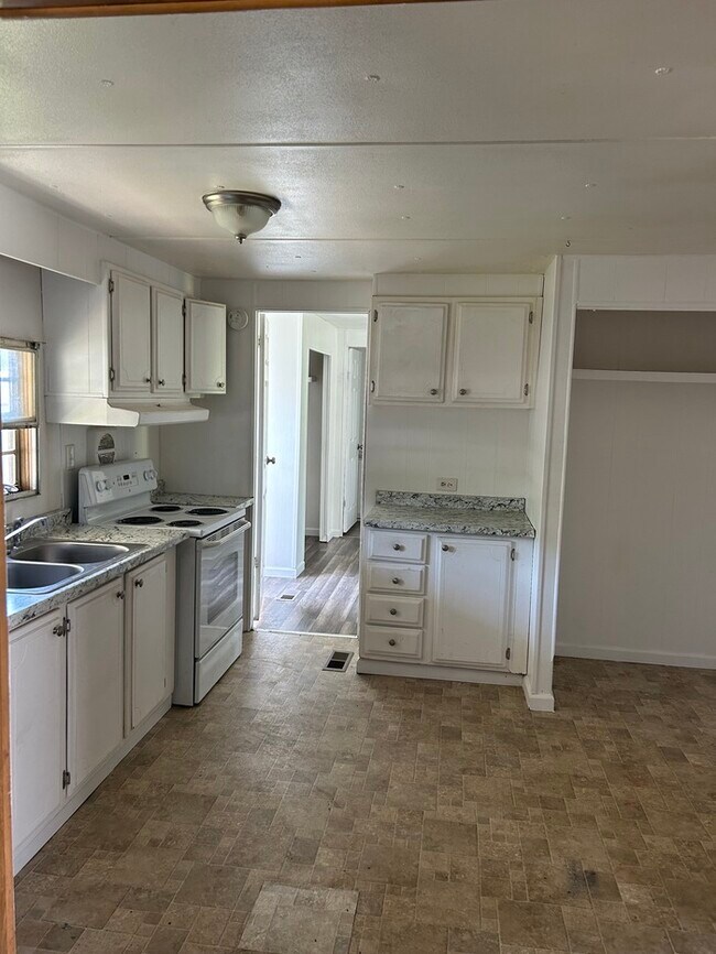 Photo - 2 Bedroom/1 Bathroom Mobile Home