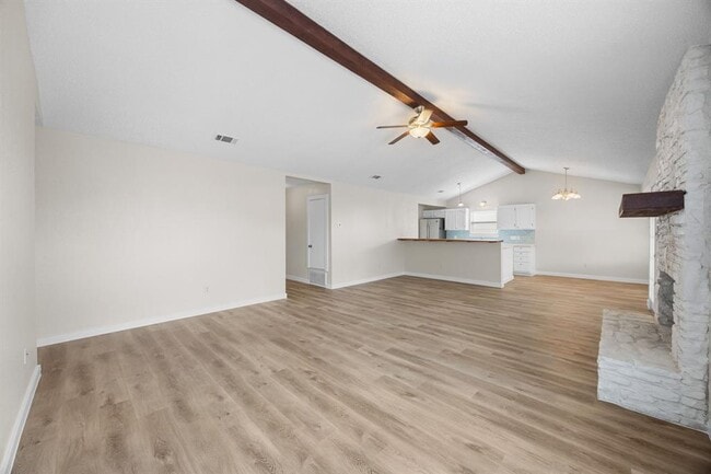 Photo - 402 Hillside Dr