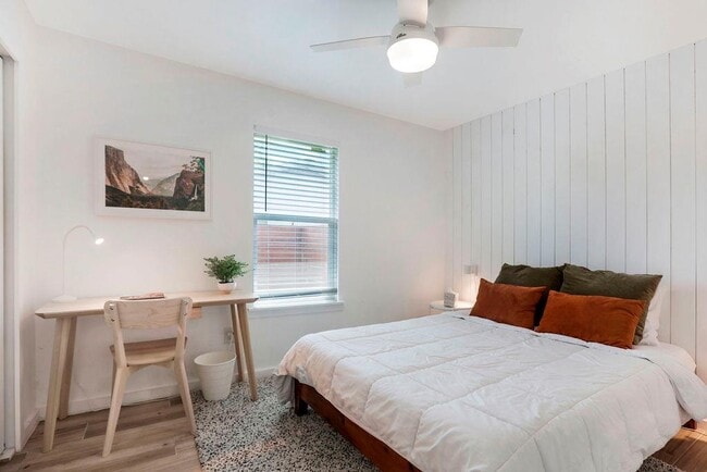 Photo - 906 E Leslie Cir Unit A