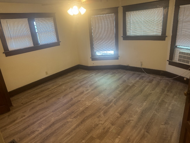 Photo - 4642 Bancroft Ave Unidad 3