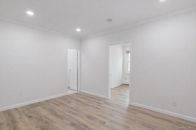 Photo - 21-29 Audrey Ave Unit D