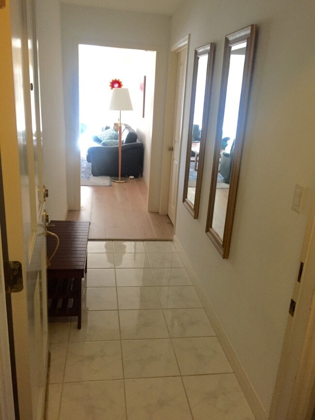 Entrance foyer - 2308 Schader Dr Unidad 109