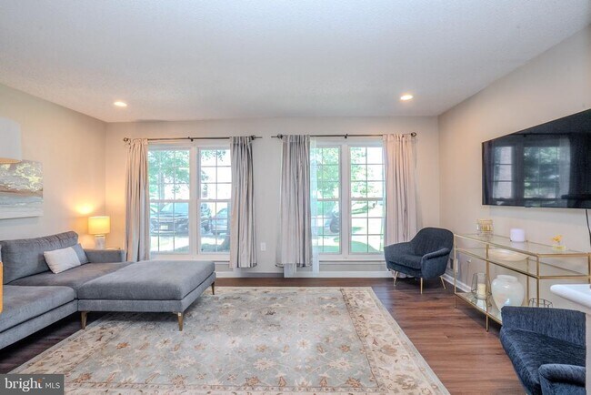 Photo - 60 Balboa Ln