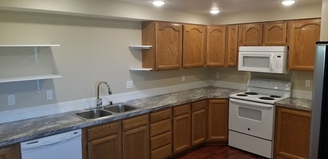 Kitchen - 3839 W Prairie Ave Unit 2 bed 2 bath Apartment Hayden w/storage