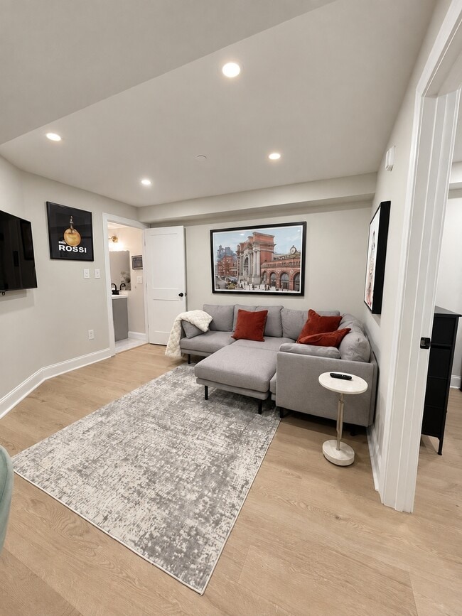 5 Garden Ct Unit 1