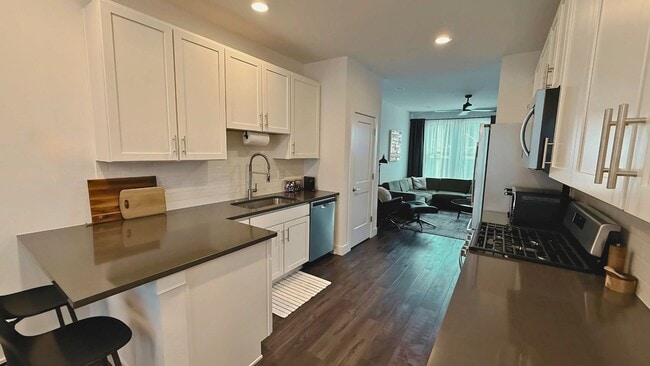 928 Navajo St