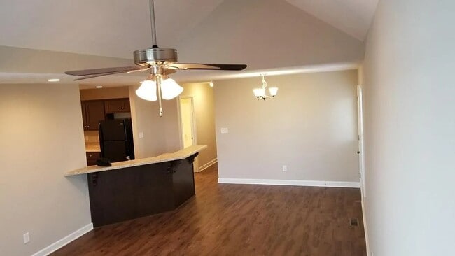 733 Village Creek Dr