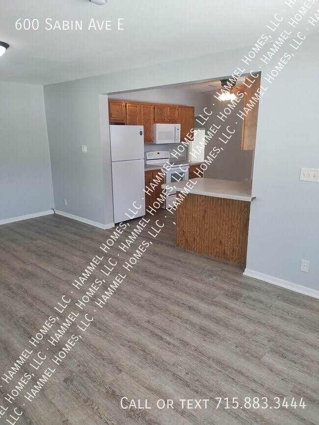 Photo - 600 Sabin Ave E