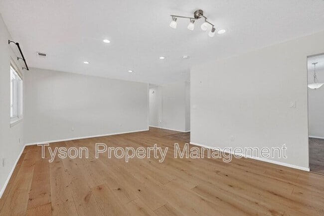 Photo - 8301 Cherry Hills Dr NE