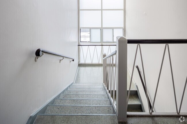 Photo - 587 Avenue Rd Unit 101