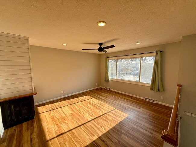 Photo - 901 Summer St NE