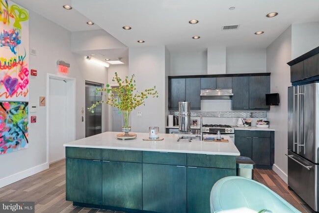 Building Photo - 7809 Woodmont Ave Unit PH Rental