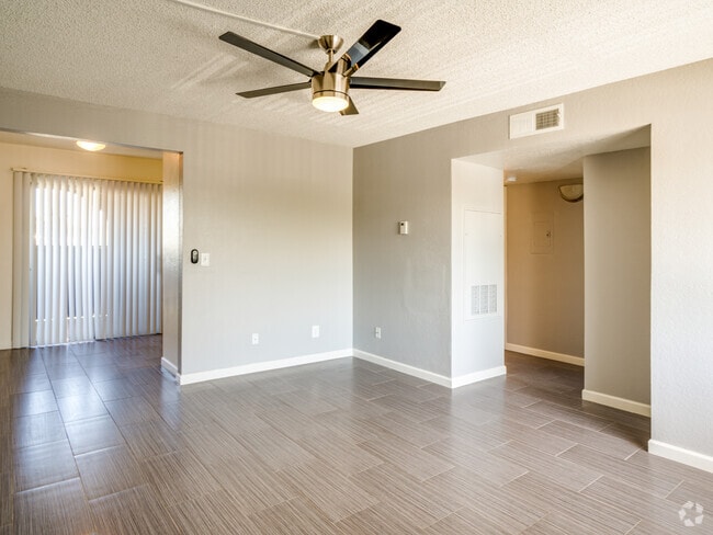 2 BR, 2 BA - 980SF