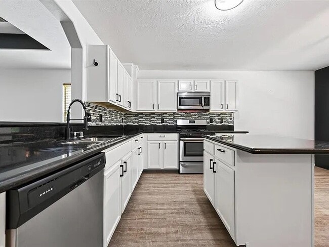 Photo - 24019 Kingbriar Dr