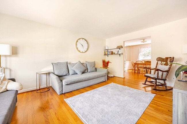 Photo - 7527 Fairwood Ln