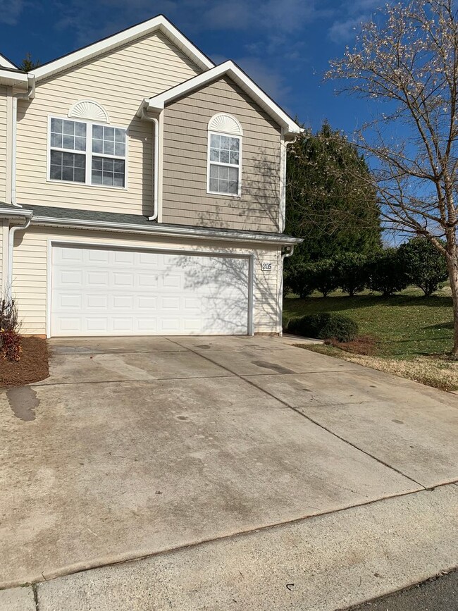 Photo - 205 Clusters Cir