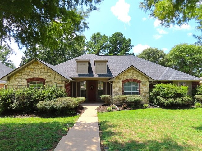 Building Photo - Chapel Hill ISD- Newly Update 3 Bedroom 2 ... Rental