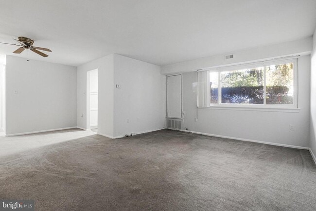 Building Photo - 11370 Cherry Hill Rd Unit 1P104