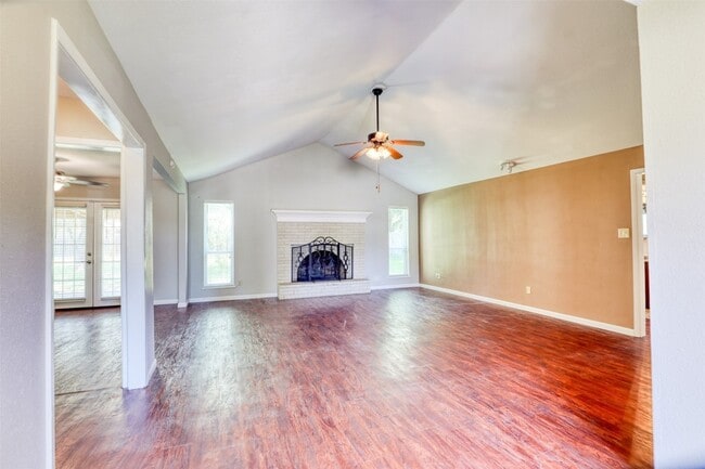 Photo - 607 Rosewood Dr